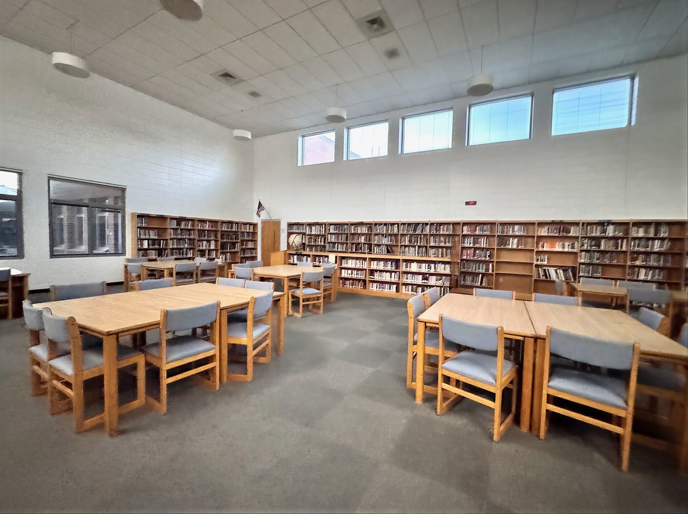 A media center-library in a modern public high school in the United States – Hayesville High School in Clay County, North Carolina 08.jpg