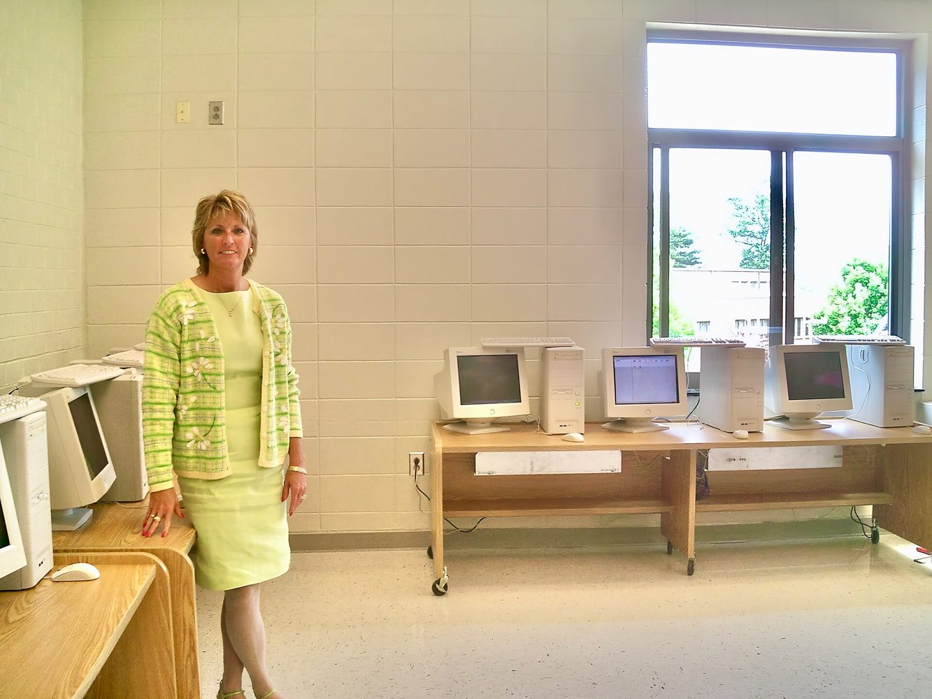 A public high school teacher in a classroom in the United States 04.jpg